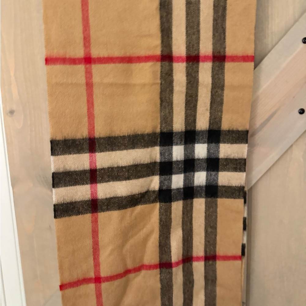 NWT Burberry Beige Classic Checkered Cashmere Scarf - Picture 5 of 8